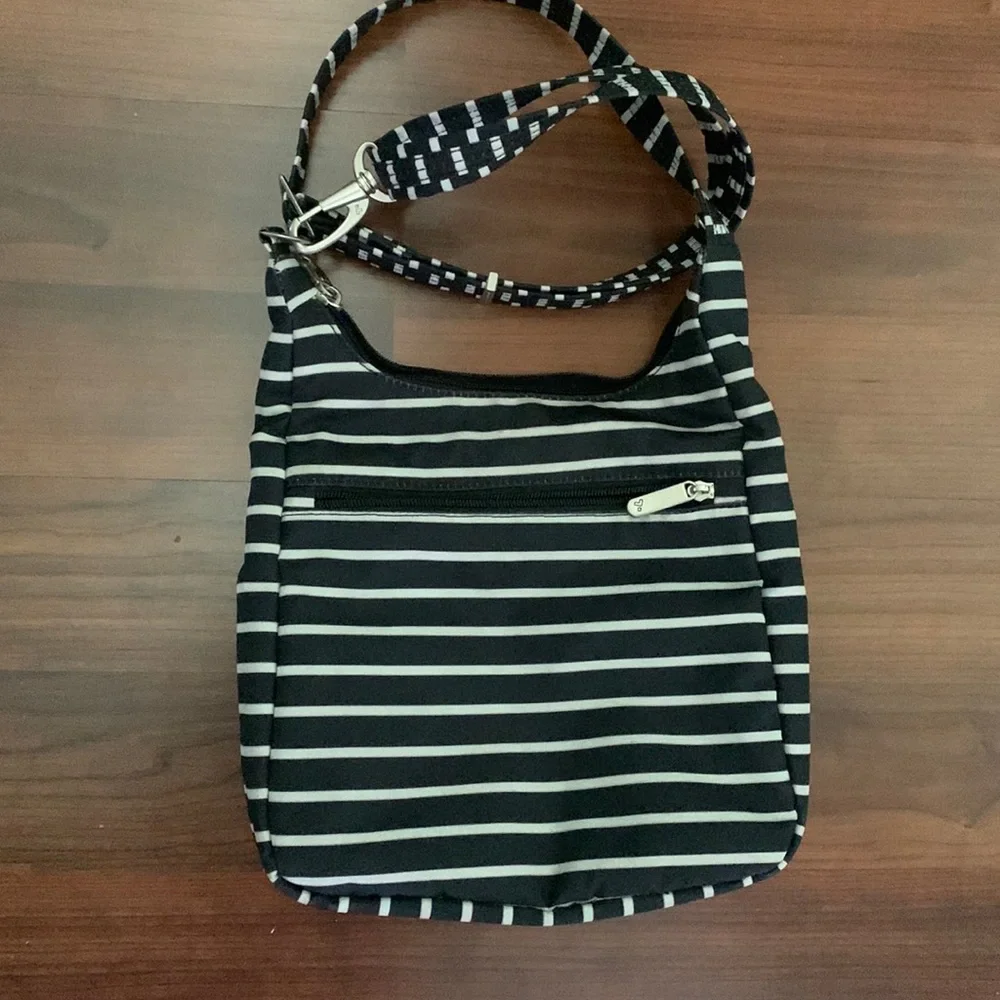 Black and white Travelon crossbody - Picture 3 of 6